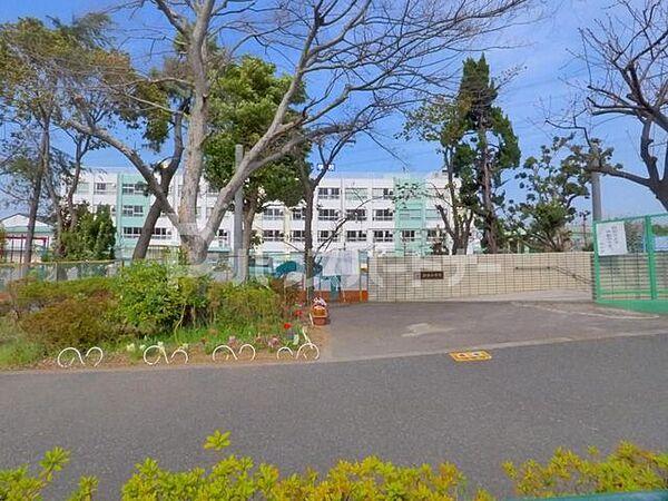 【周辺】江戸川区立新田小学校 徒歩5分。 340m
