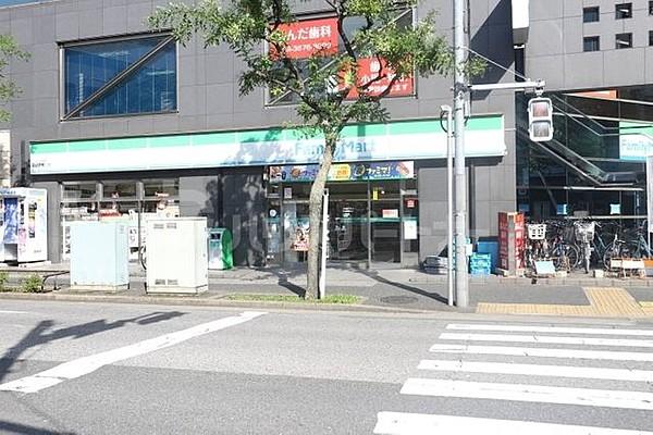 【周辺】ファミリーマート篠崎駅南口店 徒歩1分。 70m