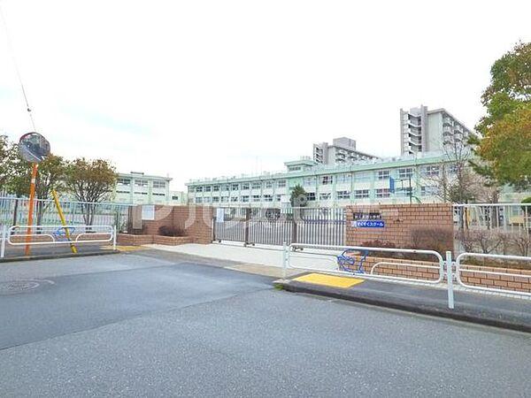 【周辺】江戸川区立第五葛西小学校 徒歩9分。 710m