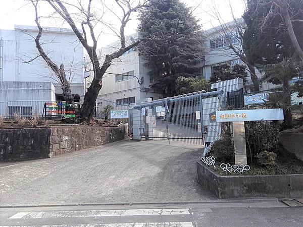 【周辺】生田中学校 徒歩 約12分（約950m）