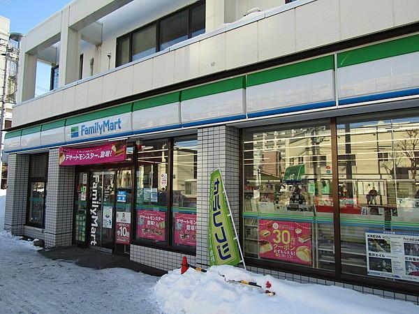【周辺】ファミリーマート　東札幌店 徒歩 約3分（約230m）
