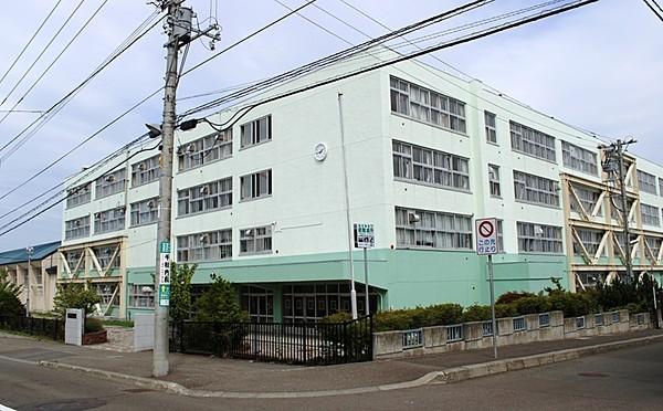 【周辺】札幌市立澄川中学校 徒歩 約9分（約700m）