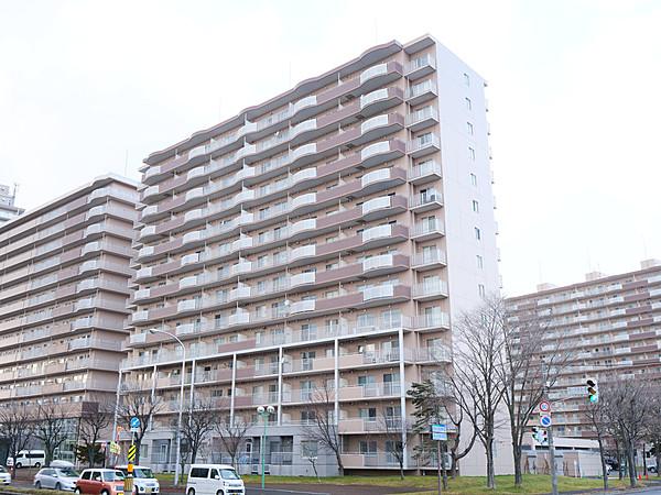 【外観】地上14階建て　総戸数84戸のマンションです。お部屋は1階に位置しています。JR札沼線「あいの里教育大駅」徒歩6分！