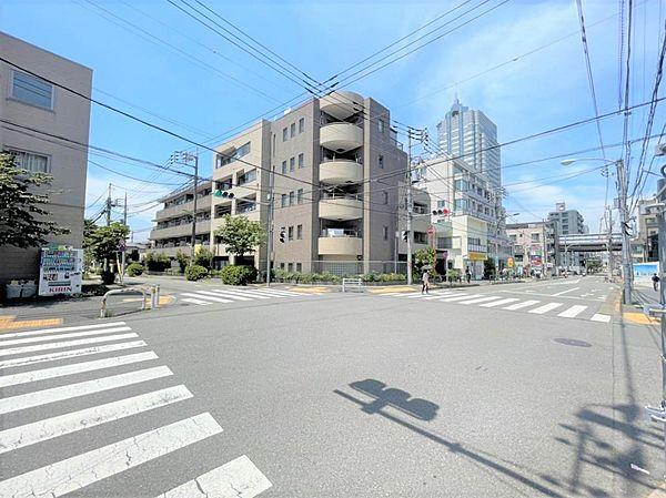 【外観】【用賀駅】まで徒歩2分といった好利便。渋谷を初め、表参道といったアクセスの利便性も享受できます。