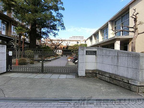 【周辺】茨木市立養精中学校 徒歩9分。 690m