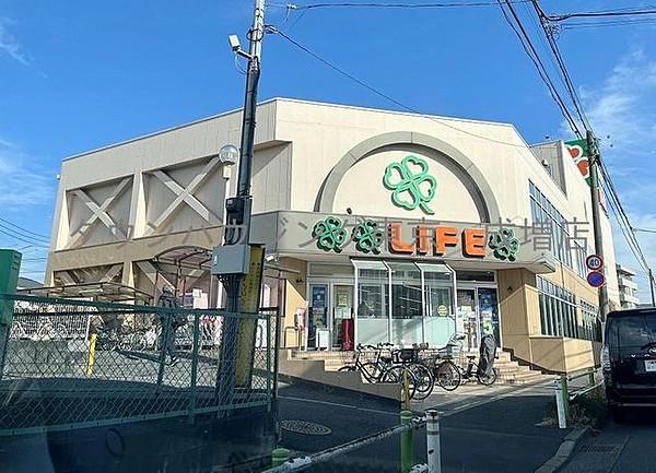 【周辺】ライフ赤塚店 徒歩20分。スーパー 1570m