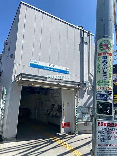 【周辺】沼袋駅(西武 新宿線) 徒歩11分。 1190m