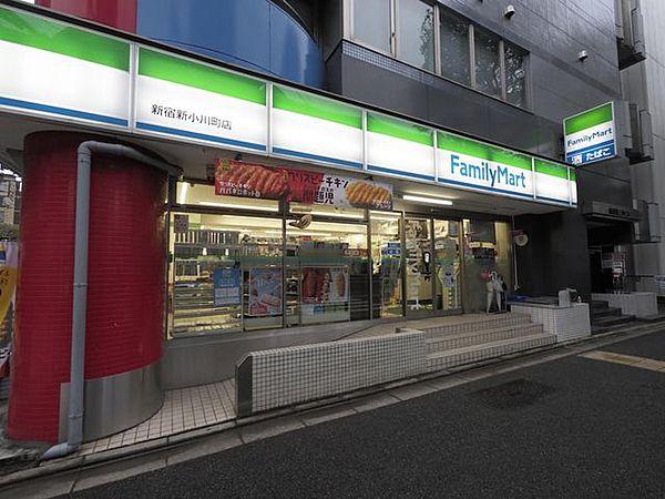 【周辺】ファミリーマート新宿新小川町店 徒歩7分。 550m