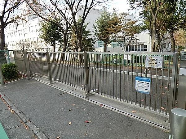 【周辺】横浜市立港南台第二小学校 徒歩7分。 530m