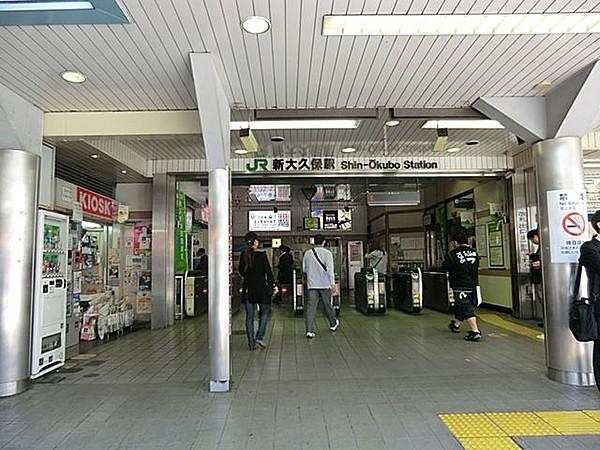 【周辺】新大久保駅(JR 山手線) 徒歩9分。 730m