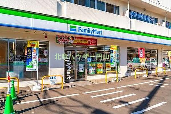 【周辺】ファミリーマート札幌南8条店 556m