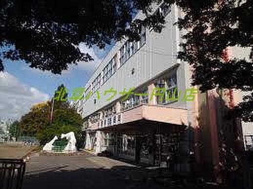 【周辺】札幌市立山鼻小学校 663m