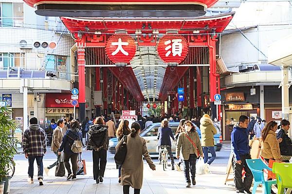 【周辺】■大須商店街■『大須商店街』には、およそ1200の店や施設が集います。魅力の一つとして、様々な文化が取り入れられていることが挙げられ、そのため多くの人から愛され続けています。
