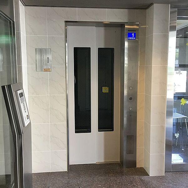 【エントランス】エレベーター付き