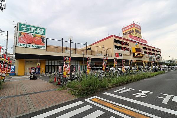 【周辺】ＣＲＯＳＳ ＴＯＷＮMEGAドン・キホーテ名古屋本店（営業時間　9:00～ 5:00)を中心としたショッピングモールです。 徒歩 約15分（約1200m）