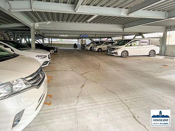 【駐車場】駐車場です。自走式立体駐車場のほか、平面式もあります。