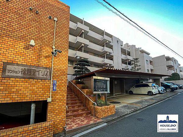 【外観】この建物の2階に位置する物件です！桜通線「桜山駅」徒歩約9分の交通！