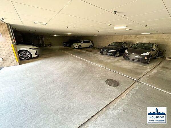 【駐車場】敷地内駐車場は屋内平面式です