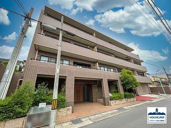 【外観】このマンションの最上4階に位置する角部屋のお部屋です東山線・名城線「本山駅」まで徒歩約8分の立地