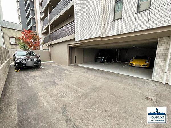 【駐車場】敷地内駐車場は屋内外平面式です