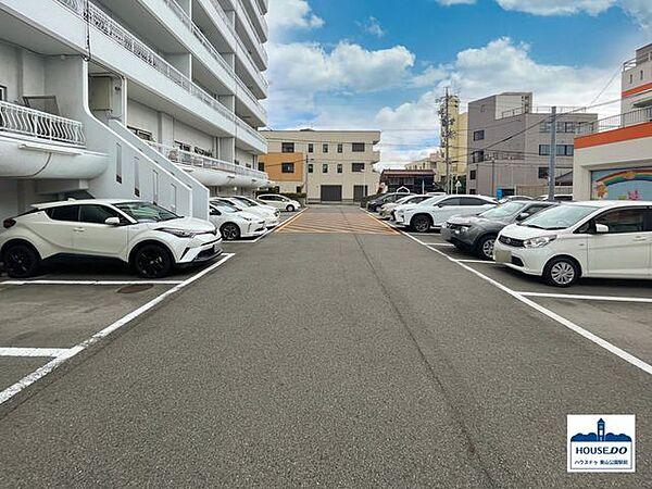 【駐車場】駐車場は平面式です