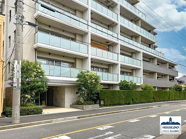 【外観】このマンションの3階角側に位置するお部屋です。桜通線「吹上駅」まで徒歩約10分の立地！