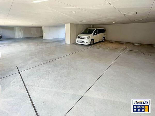 【駐車場】リモコン式オートゲート採用の平面駐車場は継承可能です。