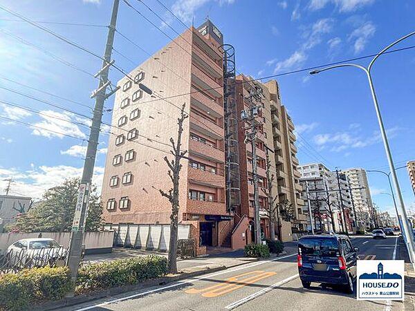 【外観】このマンションの5階に位置する角部屋です。鶴舞線「川名駅」まで徒歩約7分の立地！