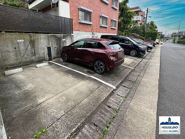 【駐車場】敷地内駐車場は屋外平面式です