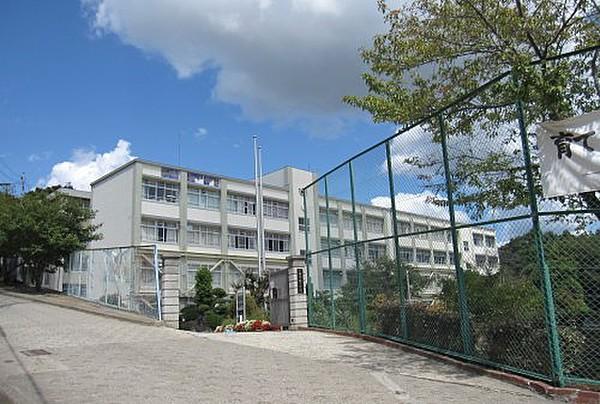 【周辺】【中学校】神戸市立伊川谷中学校まで811ｍ