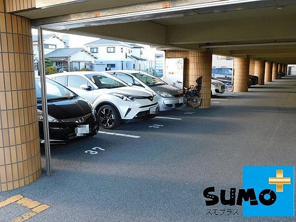 【駐車場】駐車場があるので、車を買う予定の方も安心です
