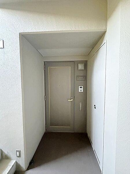 【エントランス】専有部分入り口の玄関ドア