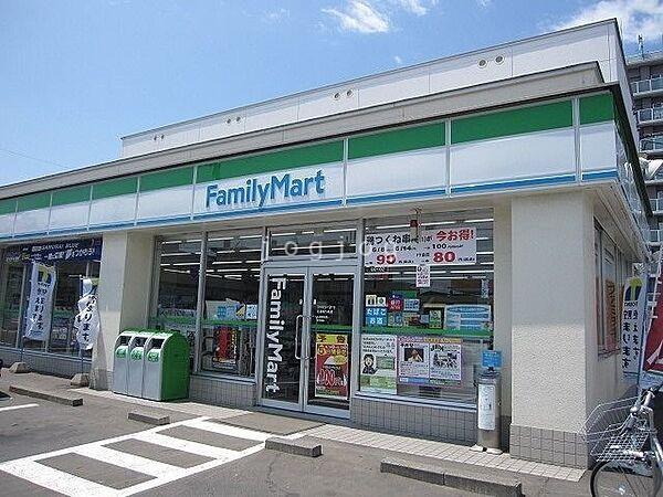 【周辺】ファミリーマート月寒東5条店 759m