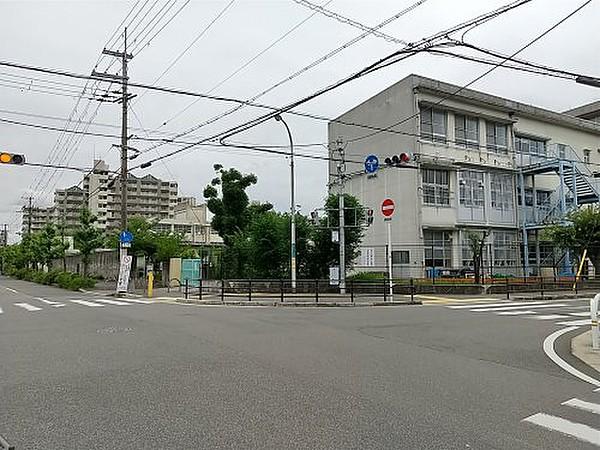 【周辺】【小学校】堺市立東三国丘小学校まで887ｍ