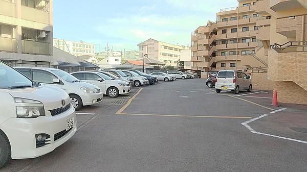 【駐車場】◆駐車場は敷地内にあります。