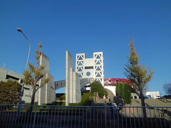 【周辺】横浜市栄区民文化センターリリス 850m