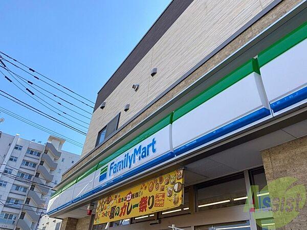 【周辺】ファミリーマート札幌北24条駅前店 81m