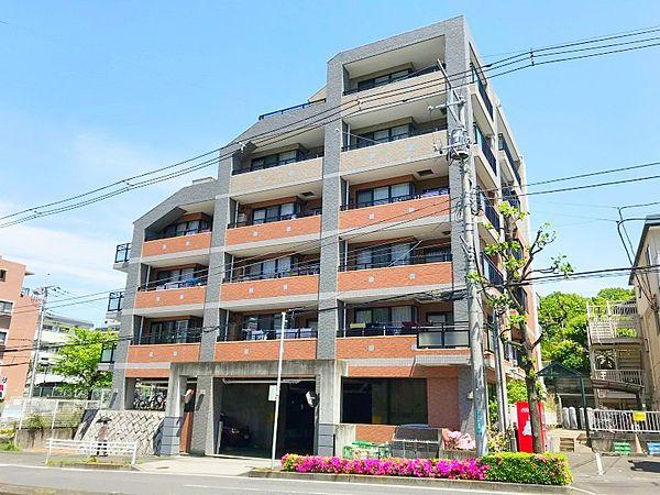 【外観】京王線・小田急線2路線利用可。通勤通学にも便利な立地に佇むマンションです。