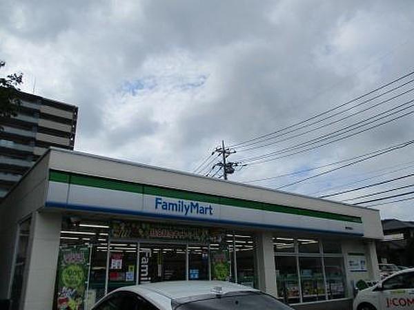 【周辺】ファミリーマート 鶴巻温泉駅前店（501m）