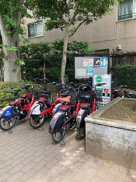 【周辺】隣地の公園内にシェアサイクルの駐輪場がございます