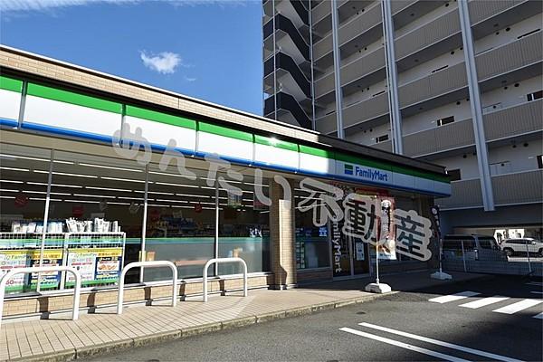 【周辺】ファミリーマート　玉川町店（367m）