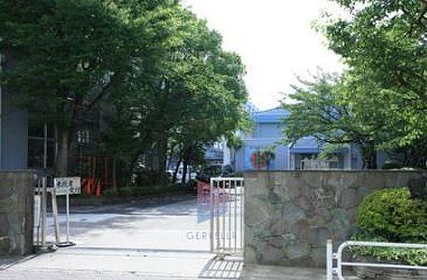 【周辺】江戸川区立二之江中学校 徒歩9分。 650m