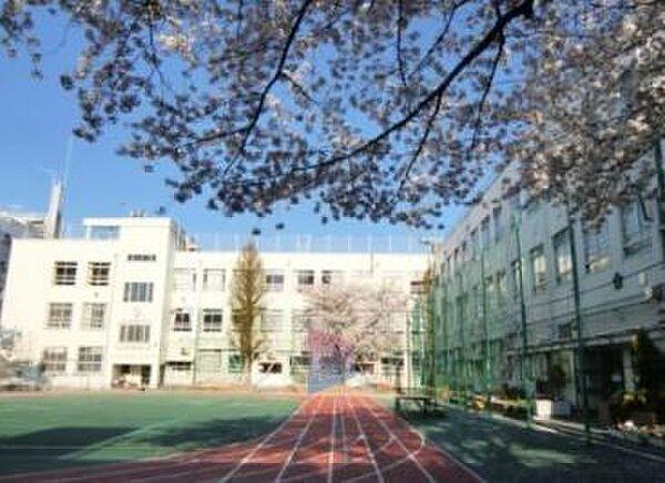 【周辺】新宿区立江戸川小学校 徒歩6分。 430m