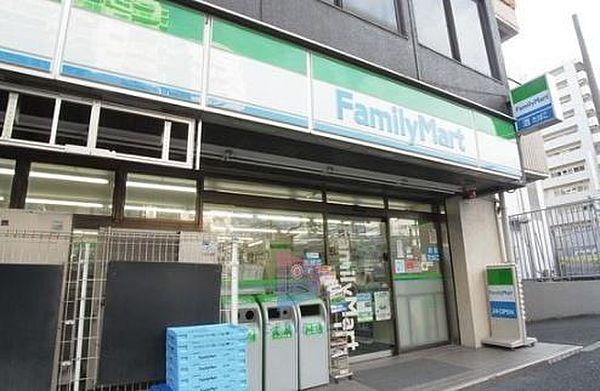 【周辺】ファミリーマート/西早稲田三丁目店 徒歩3分。 230m