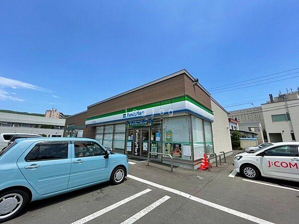 【周辺】ファミリーマート札幌川沿4条店 700m
