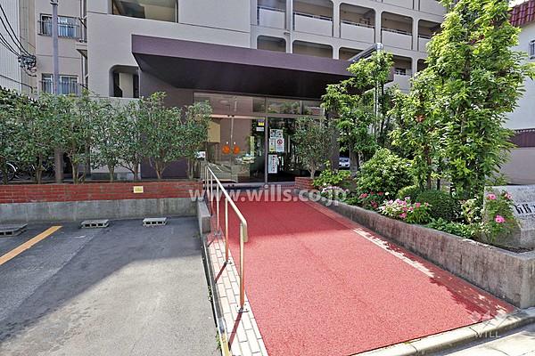 【エントランス】日本ハウズイング管理のマンションです。定期的に清掃されており、管理が良いです。