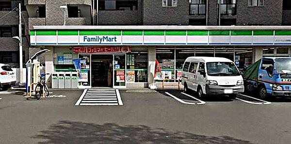 【周辺】ファミリーマートスリーウェル新横浜店 徒歩4分。 260m