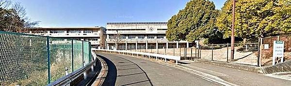 【周辺】横浜市立中山中学校 徒歩17分。 1300m