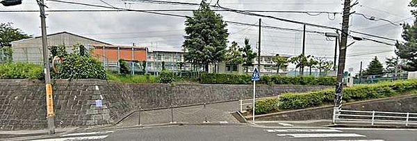 【周辺】横浜市立名瀬小学校 徒歩12分。 900m