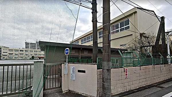 【周辺】横浜市立豊岡小学校 徒歩7分。 510m